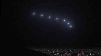 Fenomena Cahaya V di Kota Phoenix Tahun 1997 , Benarkah Sebuah UFO ?