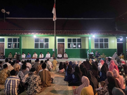 Ikuti Pergantian Tahun Hijriyah, Mahasiswa KKN Desa Poncorejo Laksanakan Doa Awal Tahun