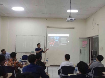 Mahasiswa Wirausaha UNNES Mengikuti Pengelolaan Usaha Berbasis Digital Entrepreneur