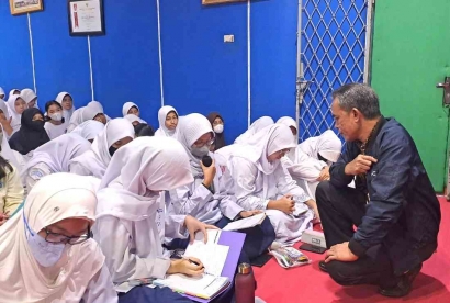 Optimalkan Kompetensi Baca-Tulis Siswa, SMAN 28 Jakarta Gelar Workshop Literasi Sekolah