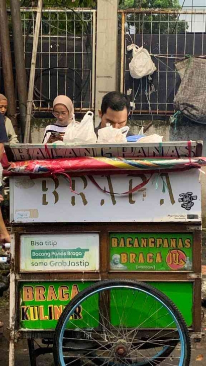 Bacang Panas, Kuliner Viral di Braga Bandung