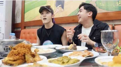 Makin Melokal, Taeyong NCT Cicipi Sambal Pete dan Jengkol di Restoran Padang Bareng Jerome