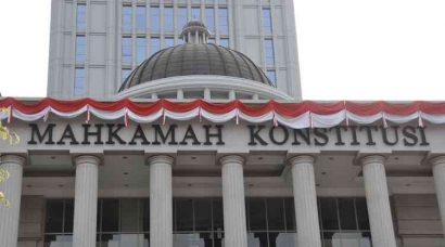 Dua Dekade Pemegang Konstitusi: Antara Capaian dan Tantangan Mahkamah Konstitusi Republik Indonesia