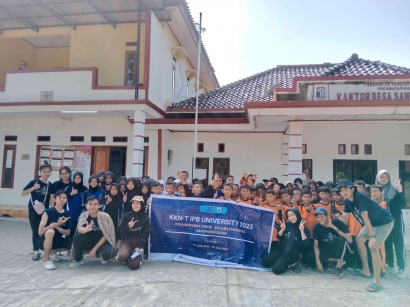 Mahasiswa KKN IPB Menerapkan Hidup Sehat dan Bersih Melalui Jalan Sehat bersama Siswa/i SD dan MI