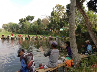 Tanah Bekas Penggalian untuk Bahan Batu Bata Kini Menjadi Pemancingan Ikan di Dusun Padangan