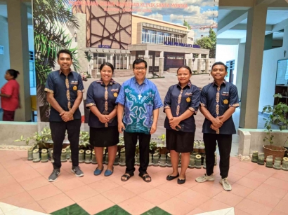 Uskup Tanjung Selor Menerima Empat Mahasiswa STP St Petrus KA