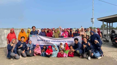 KKNT IPB 2023: Sosialisasi Pembuatan Perangkap Lalat Buah di Desa Wiromartan