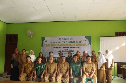 In House Training Implementasi Kurikulum Merdeka SMP Indah Makmur dan SMPN 2 Pangkalan Banteng