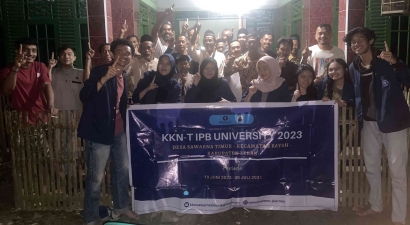 Mahasiswa KKN-T IPB Melakukan Demonstrasi Pembuatan POC dan Filter Air Alami di Kampung Terpencil