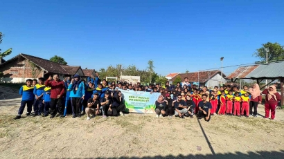 Tumbuhkan Jiwa Cinta Lingkungan Murid SDN 1 Bogorejo, Mahasiswa KKN-TI IPB Lakukan Program Jumasih
