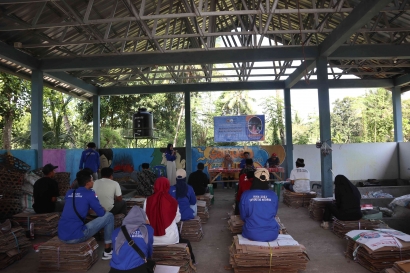 Mahasiswa KKN-PMD Unram Desa Anjani Gelar Pelatihan Budidaya dan Pengolahan Produk Maggot BSF