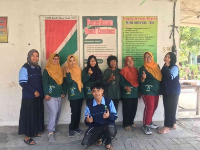 Mahasiswa KKN Posko 135 Membantu Kegiatan Posyandu Lansia di Desa Bandungrejo