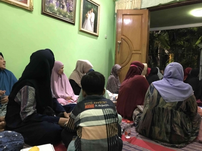 Mahasiswa KKN-T 24 Desa Ngaban Membantu Pendataan Income Anggota Ranting