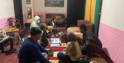 Mahasiswa KKN Unej Beri Pelatihan Media Sosial Kader Digital Desa Condro