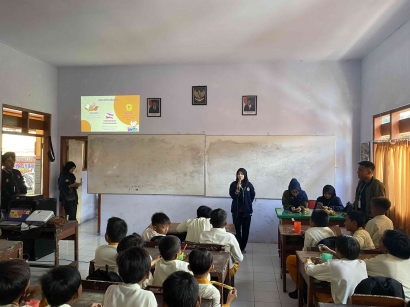 KKN Kolaboratif 010: Gigi Sehat bersama Anak Sekolah Dasar Negeri Purwoasri, Gumukmas, Jember