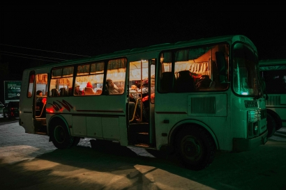 Cerpen: Perjalanan di Balik Kaca Bus Kota