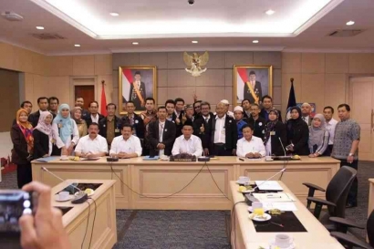 Perjuangan Guru TIK dan Surat Untuk Presiden Jokowi
