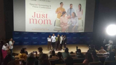 Film Just Mom: Kita adalah Ibu, Ibu adalah Kita