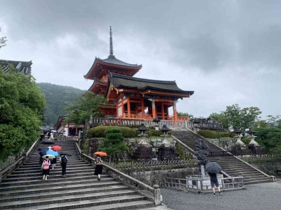 Kyoto: Kiyumizu-dera, Yasaka Pagoda, Kyoto Palace dan Kinkaku-ji Temple