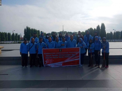 Rupbasan Palembang dan UPT Kumham Se-Palembang Laksanakan Bersih-bersih Taman Makam Pahlawan