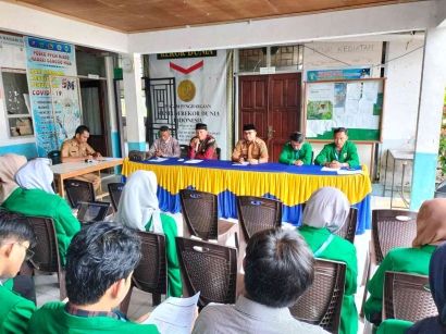 Menyambut 1 Muharram 1445 H: Mahasiswa KKN UNAND Bersama Perangkat Nagari Gelar Musyawarah