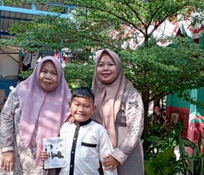Barra Abdullah, Siswa Kelas 3, SDN Daru lll, Merilis Buku Pertamanya: "Anakku Kaulah Inspirasiku'