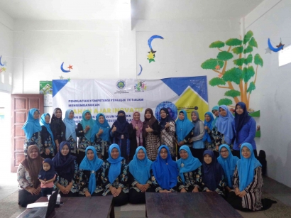 Workshop Penguatan Kompetensi Guru TK di Malang: Mengembangkan Bahan Ajar Inovatif Berbasis Kurmer