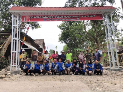Mahasiswa KKN Umus 2023 Lakukan Penanaman Bibit Pohon di Desa Cihaur, Dusun Karang Gede