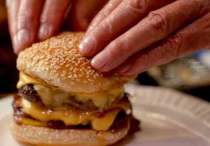 Gara-gara The Menu, Langsung Nyari Burger Keju