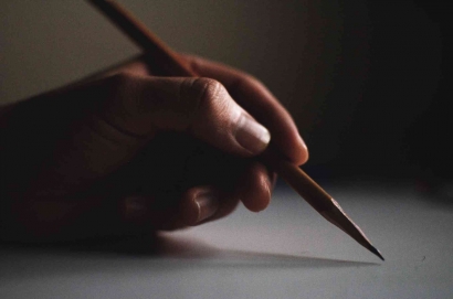 Melihat Dunia dalam Sebatang Pensil: Apa Maknanya?