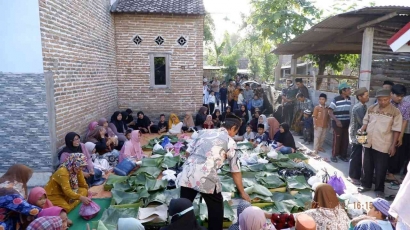 Tradisi "Suroan" Masyarakat Desa Pehwetan Bersama KKN 43 IAIN Kediri