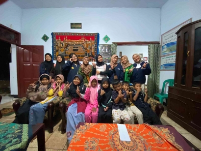 Tingkatkan Prestasi Akademik, Mahasiswa KKN-K 27 Desa Tanjungrejo Adakan Les Gratis untuk Siswa SD