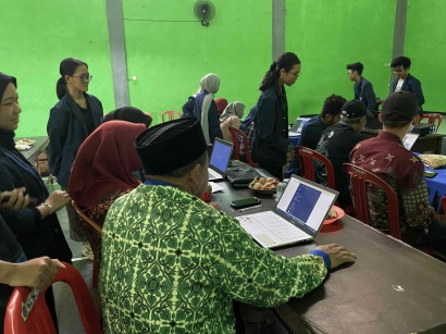 Bersemedi: Revolusi Digital Desa Bandorasa Kulon - Mahasiswa IPB 'Bakul Cilok' Bawa Antusiasme Baru