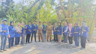 Mahasiswa KKN Umus 2023 Desa Cikuya Melakukan Kegiatan Reboisasi dengan Menanam Bibit Pohon