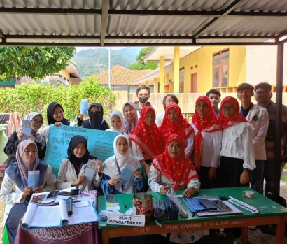 Sosialisasi MPASI oleh Mahasiswa Kukerta UIN SMH Banten di Posyandu Desa Sumuranja