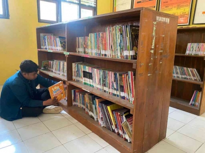 Mengubah Wajah Perpustakaan SD: Mahasiswa KKN TIM II UNDIP 2022 Berupaya Menyegarkan Ruang Baca