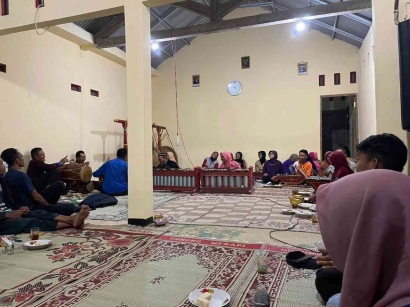 Memperingati Malam 1 Suro: Warga Dusun Karang Kulon Bersama Tim KKN Undip Menyelenggarakan Karawit