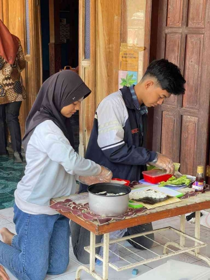 Edukasi dan Pelatihan "GEMARIKAN" dengan Diversifikasi Produk Olahan Ikan Lele Menjadi Kimbab