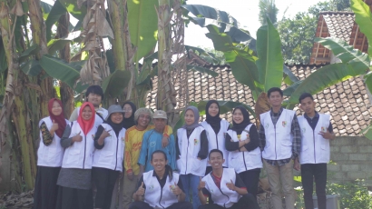 KKN Kolaboratif 44: Mahasiswa KKN Melaksanakan Pelatihan Pembuatan Pupuk Organik di Desa Curahtakir