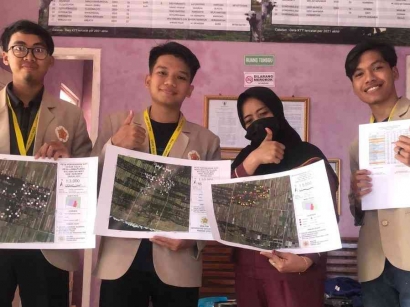Mahasiswa KKN-PPM UGM Menyerahkan Peta Persebaran Ternak kepada Puskeswan Mirit