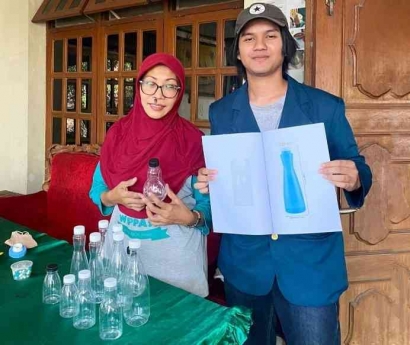 Mahasiswa KKN-T Undip Membuat Desain Kemasan Botol yang Inovatif untuk UMKM Jamu Puspitasari Putri