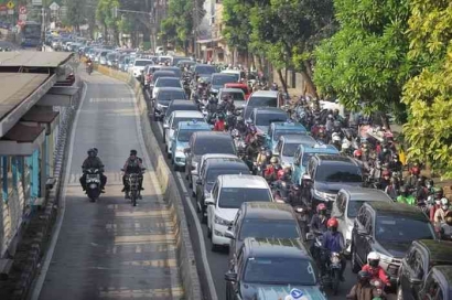 Angkutan Massal Bukan Mengatasi Kemacetan Tapi Opsi Bagi Warga yang Enggan Bermacetria