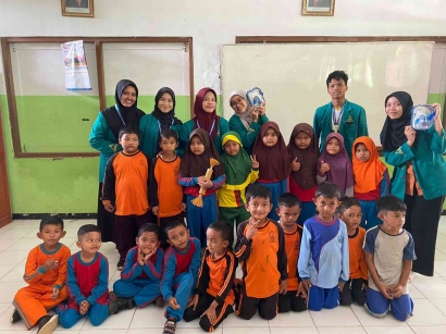 Edukasi Perilaku Hidup Bersih dan Sehat (PHBS) di Sekolah Dasar Desa Cijati oleh KKN-52 UIN SAIZU