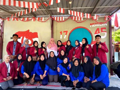 Antusiasme Warga Ikuti Pemeriksaan Gratis oleh Mahasiswa KKN Universitas Muhammadiyah Surabaya 2023