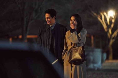 Han Hyo Joo dan Jo In Sung Adakan Kencan Makan Malam di Drama Moving