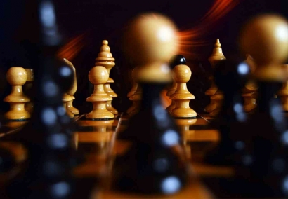 The King's Gambit: Zermelo's Theorem and Quantifying Decision-Making in a Monopoly Market, by KANOPI FEB UI