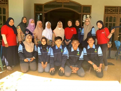 Mahasiswa KKN MIT Ke-16 Posko 117 Turut Andil dalam Kegiatan Posyandu di Desa Banjarejo