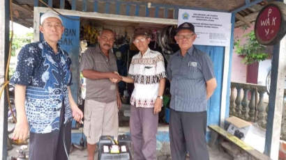 Bantuan Peralatan Perbengkelan Sepeda Motor kepada Mitra Pengabdian di Kelurahan Jati Karya, Binjai