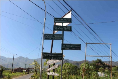 Kelompok 435 MMD UB Lakukan Pemasangan Plang Nama Jalan dan Petunjuk Arah Wisata di Desa Munggu