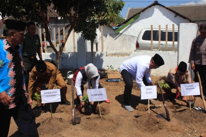 Pencanangan Gerakan Go Green Desa Tamanan oleh KKN UNEJ UMD 62 Bersama Wakil Bupati Bondowoso